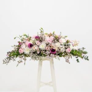 Long and low table design with flowers