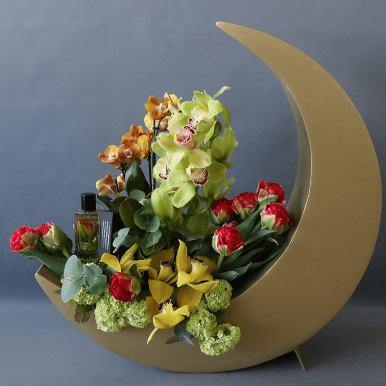 Gold moon with revealing red perfume and cymbidium orchids and red roses