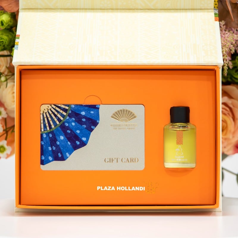 Mandarin spa gift card and oil closeup