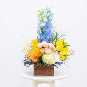 Blue, yellow and white flower arrangement