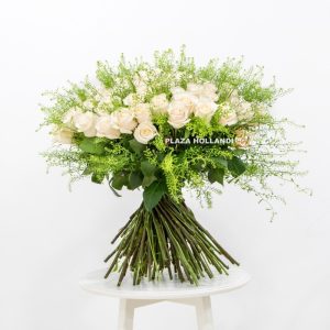 1000 cream roses in a bouquet