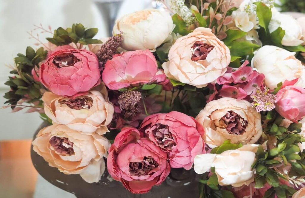 The Meaning of Roses 25 anniversary gift flowers
