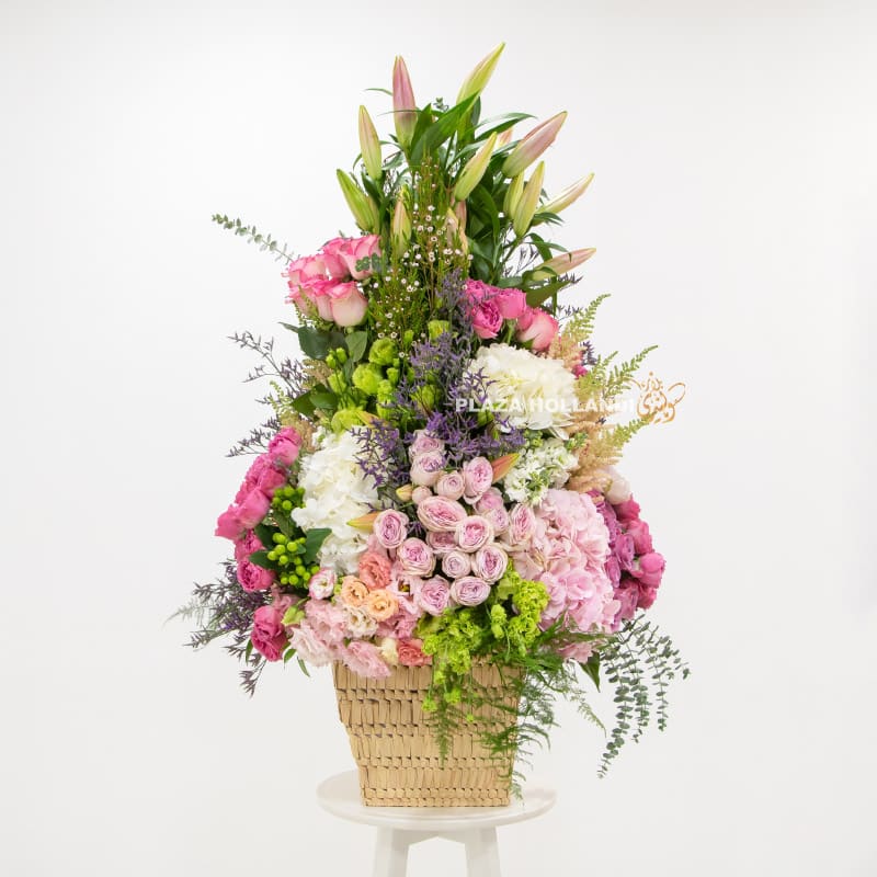 A Perfect Basket Arrangement - Plaza Hollandi