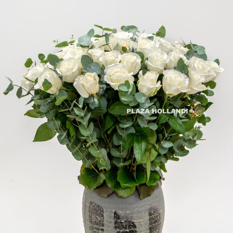 close up of white rose flower bouquet