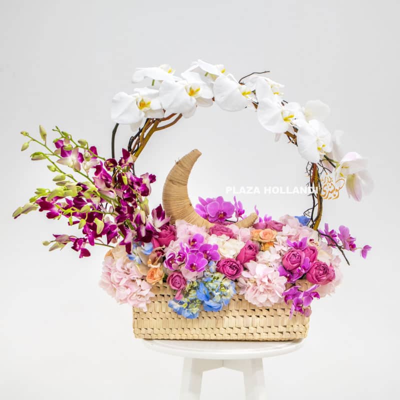 Eid moon in a basket with flowers