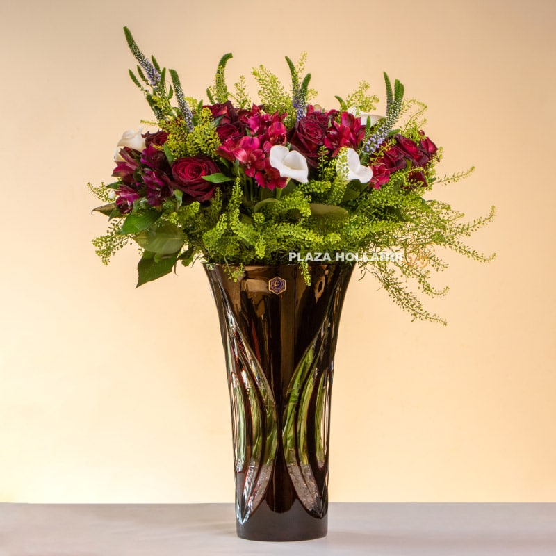 red roses and a crystal vase