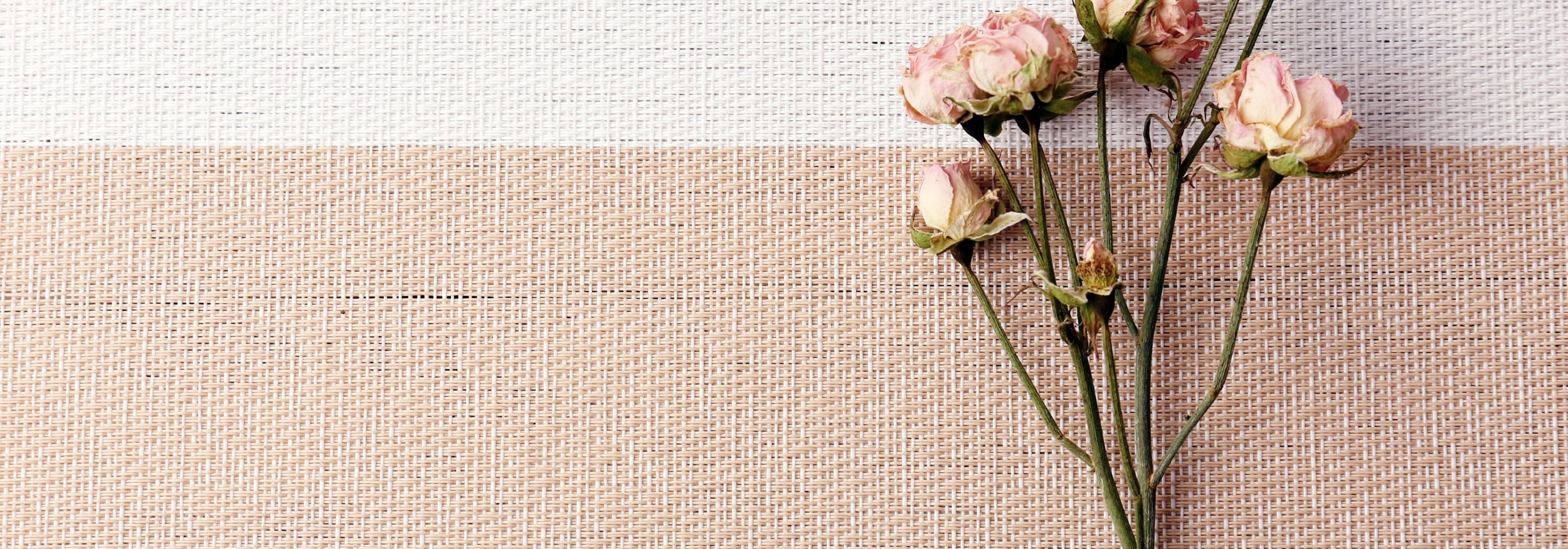 how to dry flowers. Dried rose flowers.