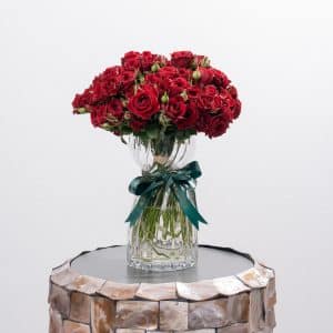 Red Spray Roses in Glass Vase (23 cm)