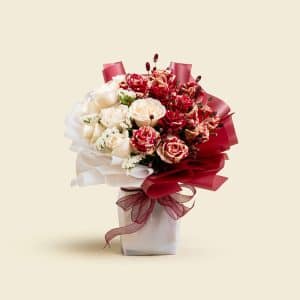 Qatar Flag Rose Bouquet with White Statice