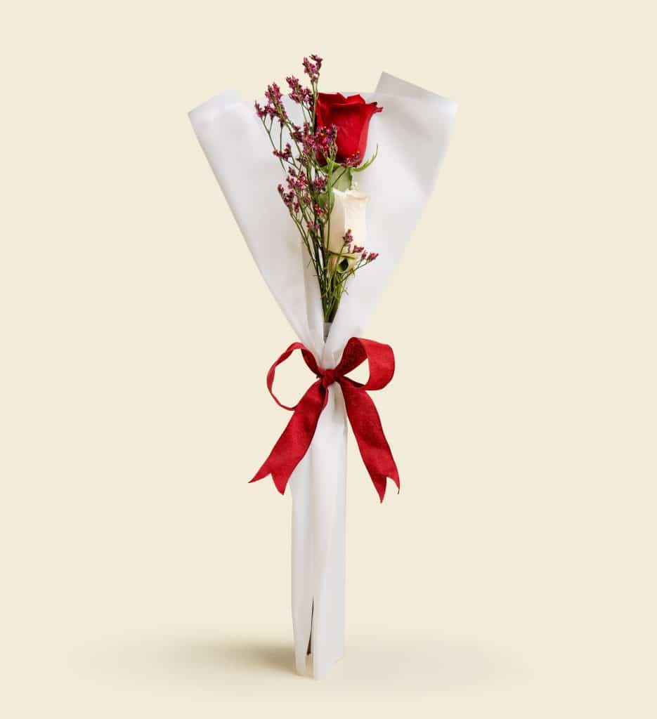Qatar National Day Bouquet – Limonium with White & Red Rose