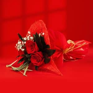 3-roses-compacta-gypsophila